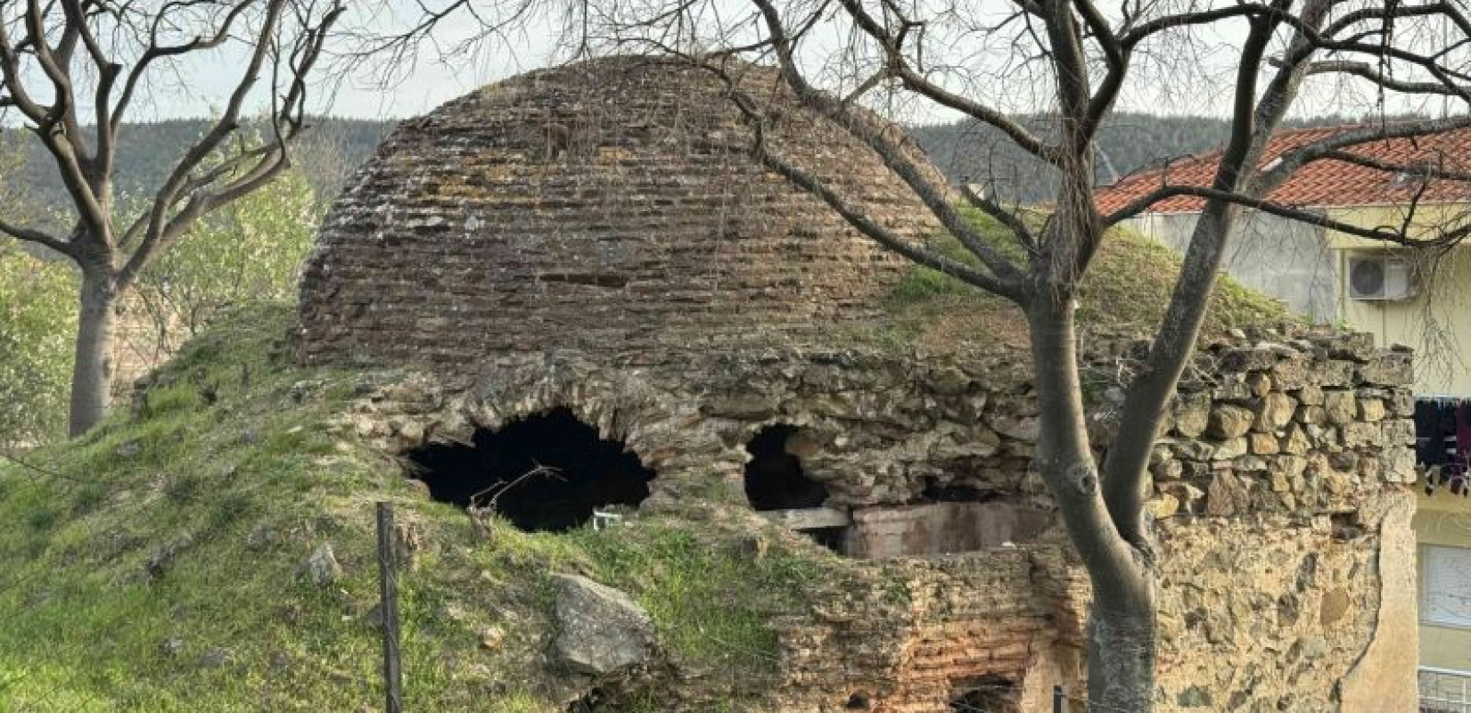 Θεσσαλονίκη: Ερώτηση Μάλαμα στη Βουλή για την διάσωση κι ανάδειξη του οθωμανικού λουτρού και του πυργόσπιτου στα Πεύκα