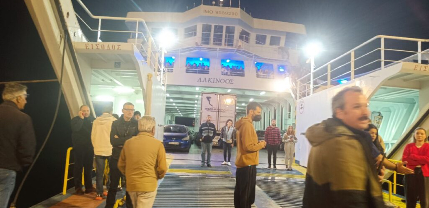 Ταλαιπωρία για δεκάδες επιβάτες στο λιμάνι της Ηγουμενίτσας - Νταλίκα μπλόκαρε για δύο ώρες την αναχώρηση πλοίου για Κέρκυρα