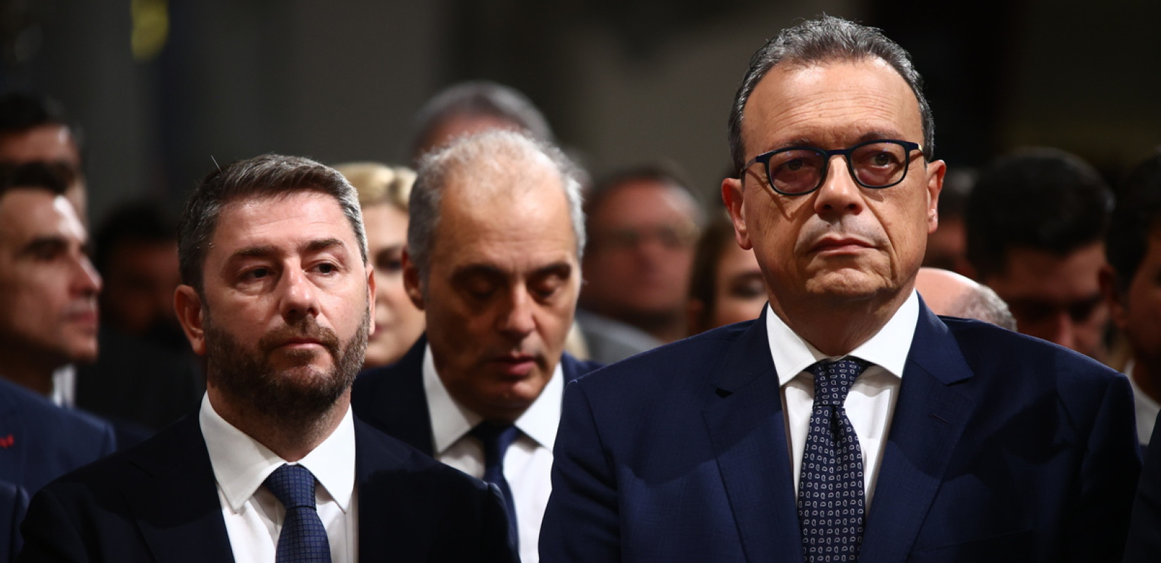 Σε... κινούμενη άμμο η αντιπολίτευση αναζητά βηματισμό