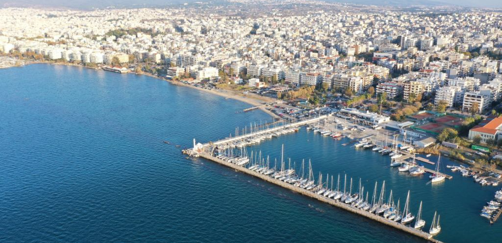 Το παραλιακό μέτωπο της Καλαμαριάς καθαρίζεται σε μία μόνο ημέρα