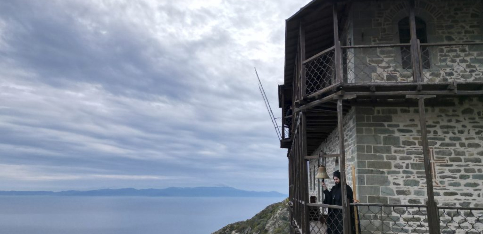Θεσσαλονίκη: «Μαθήματα ζωής» από τους μοναχούς του Άθω σ' ένα βιβλίο που διδάσκει μυστικά ψυχικής υγείας και μακροζωίας