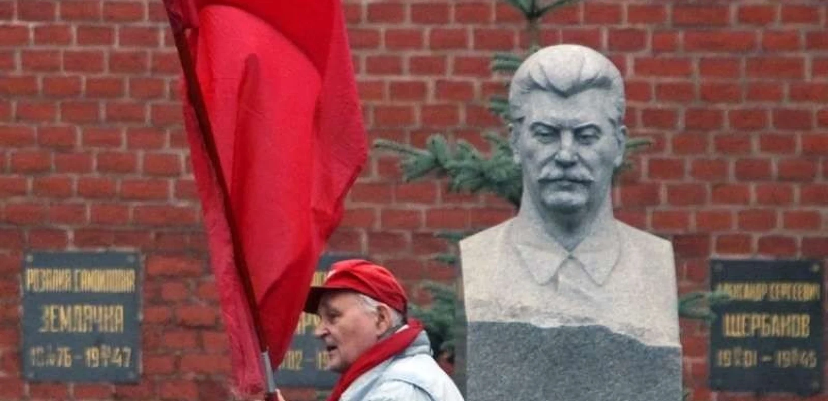 Ρωσία: Mνημείο του Στάλιν επανεγκαθίσταται στο μετρό της Μόσχας