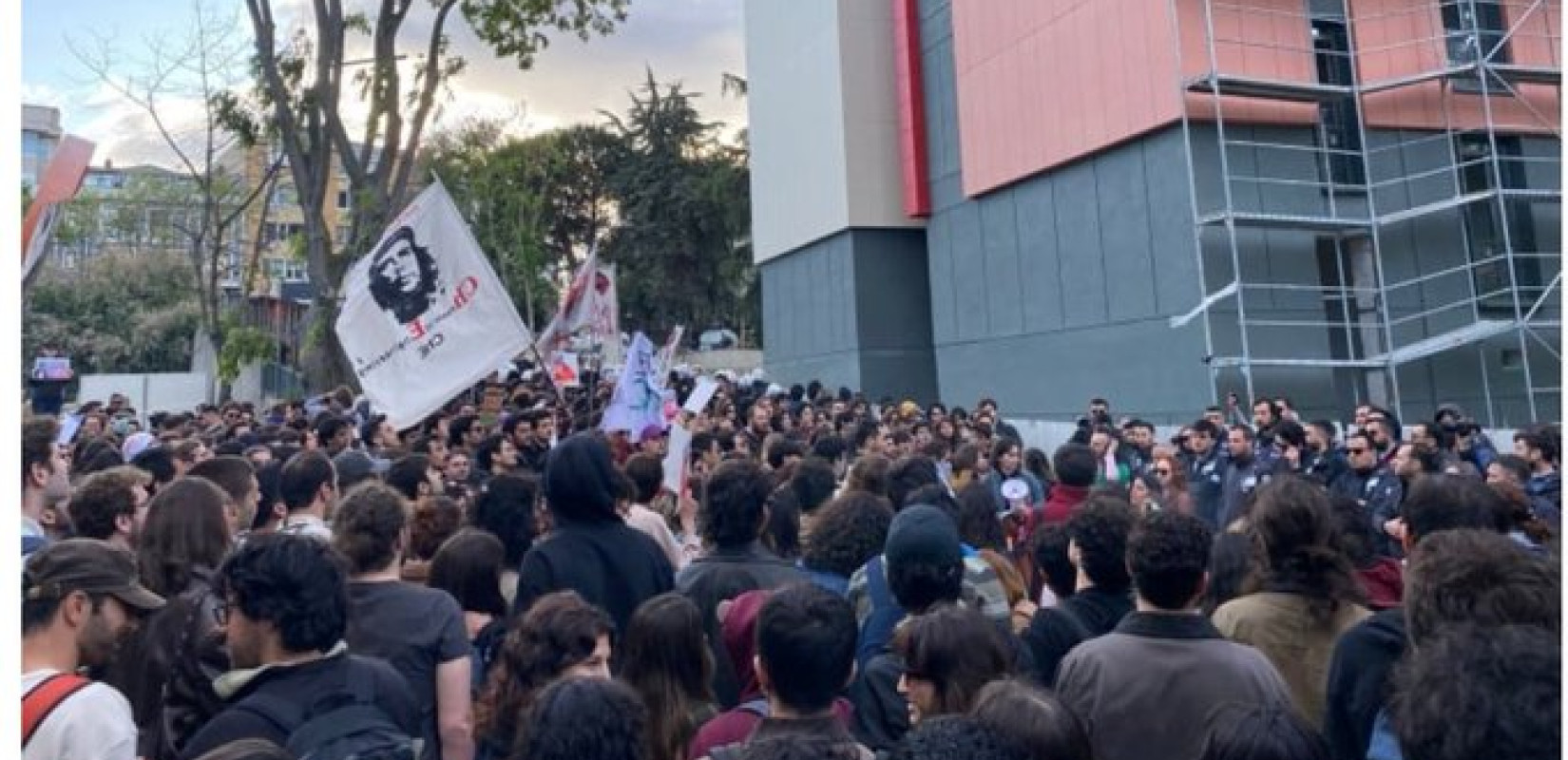 Τουρκία: Η αστυνομία συνέλαβε 97 φοιτητές για διαμαρτυρία σε πανεπιστήμιο της Κωνσταντινούπολης (βίντεο)