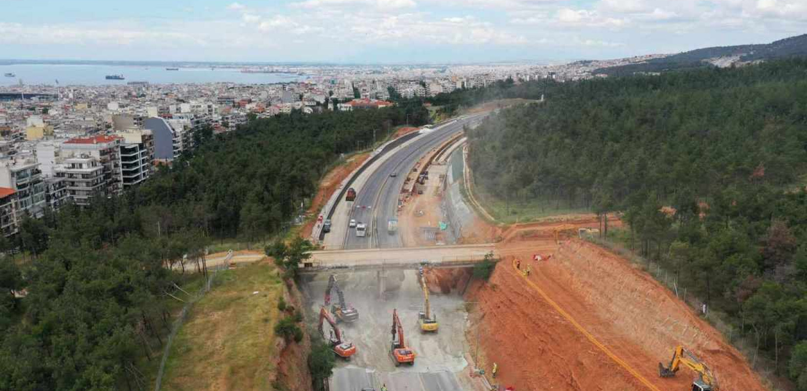 Θεσσαλονίκη: Προχωρά η κατεδάφιση της γέφυρας Περραιβού - Δείτε εικόνες και βίντεο από τα βήματα του έργου