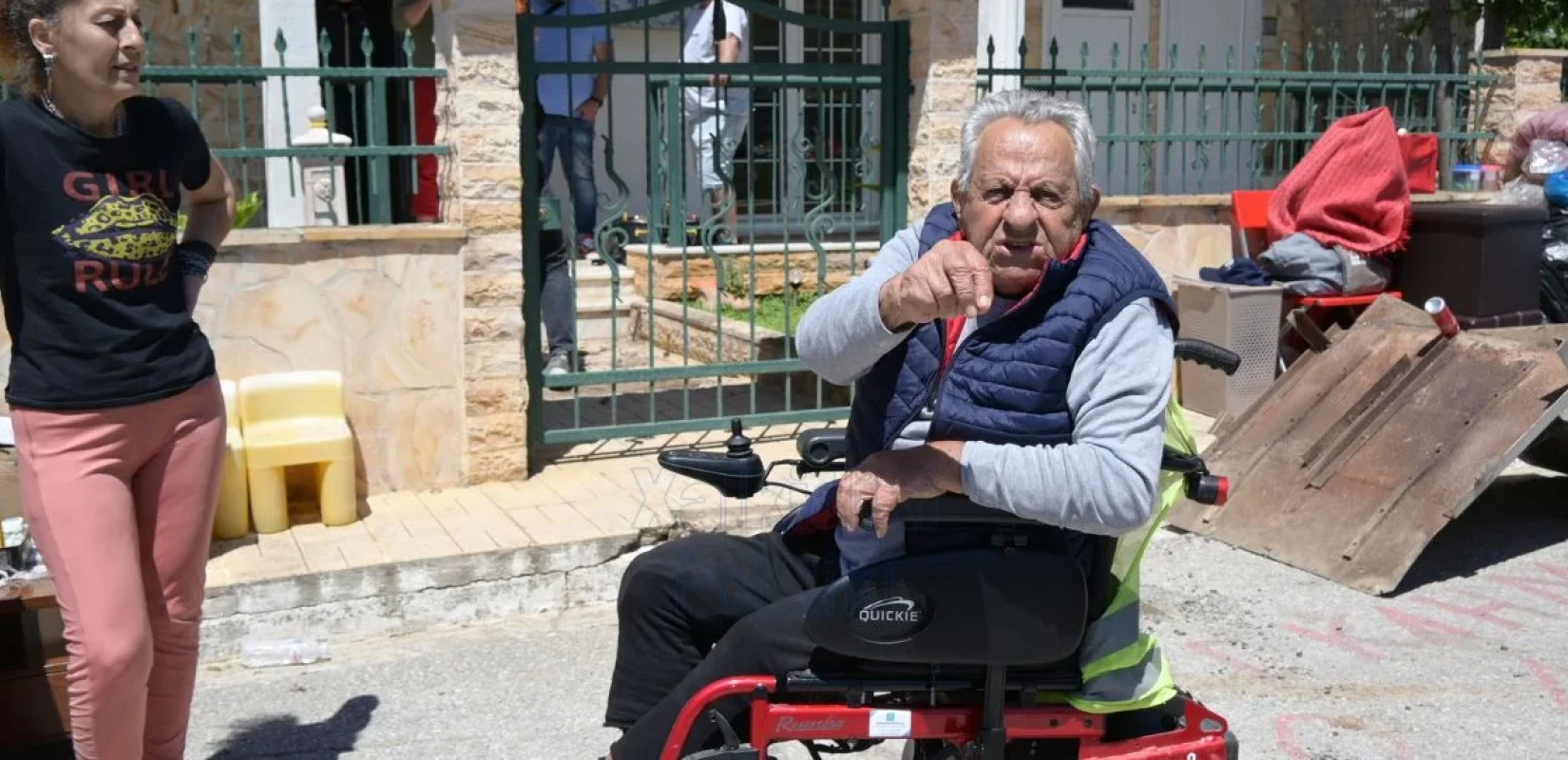 Χαλκιδική: Στο κρατητήριο πέρασε τη νύχτα η οικογένεια του 85χρονου κ. Θεόφιλου που του έκαναν έξωση