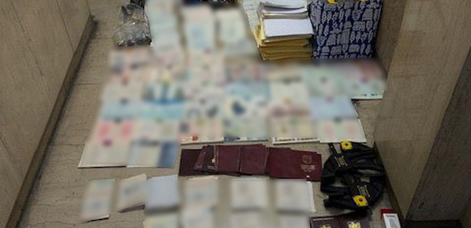 Δίκτυο πλαστογραφίας εγγράφων για παράνομη διακίνηση μεταναστών ξήλωσε η ΕΛ.ΑΣ - Η μεθοδολογία, τα εργαλεία και τα κέρδη τους