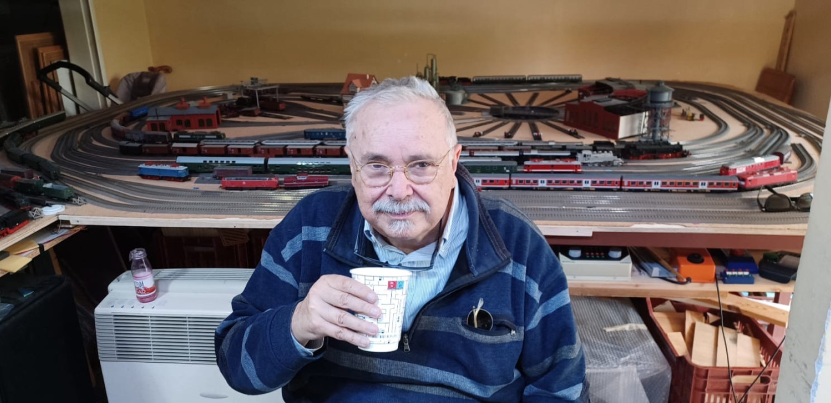 Πρωϊνός καφές με τον Ξενή Σαχίνη (βίντεο)