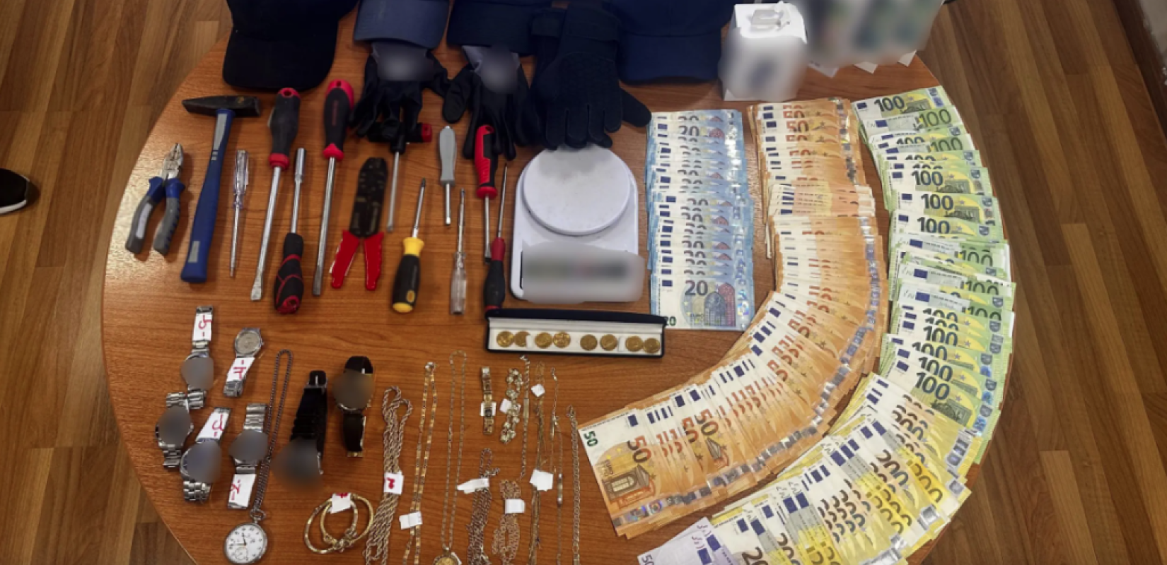 Εξαρθρώθηκε κύκλωμα διαρρηκτών που «χτυπούσε» σπίτια σε Αττική-Ήπειρο και Δυτική Ελλάδα