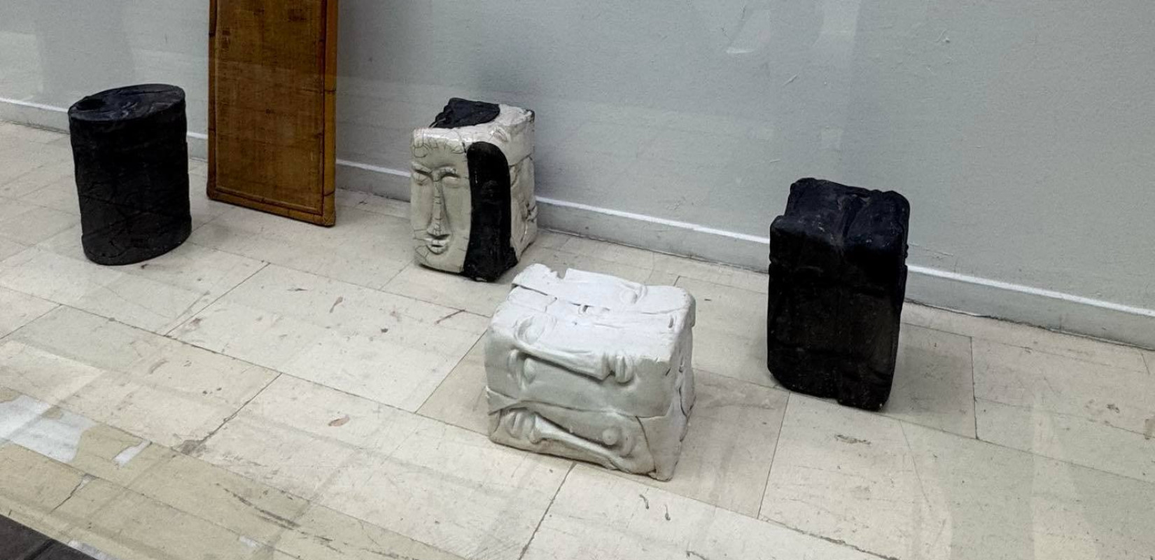Θεσσαλονίκη: Ανθρώπινες μορφές από πηλό αναζητούν τον εαυτό τους στο κέντρο της πόλης