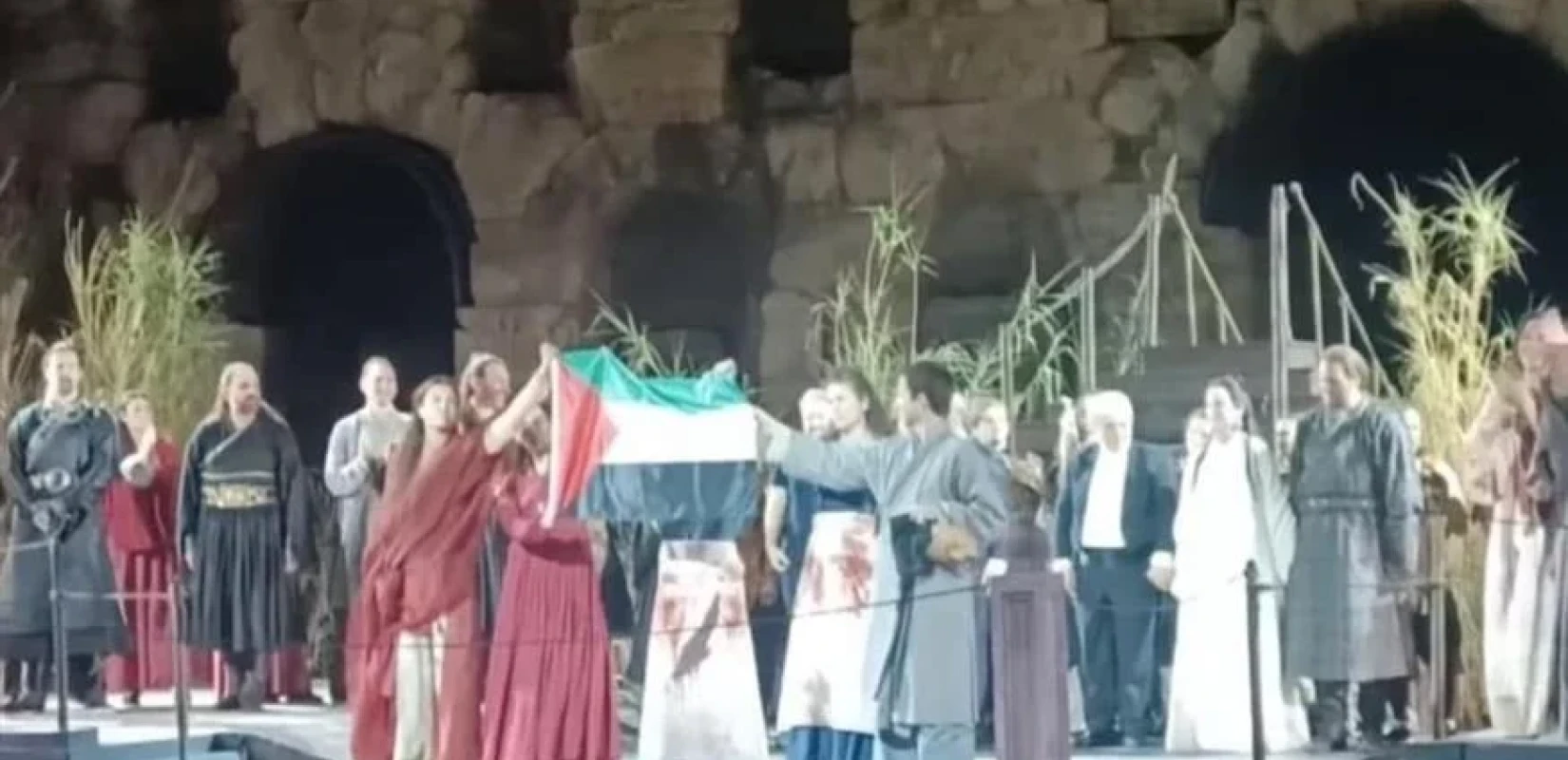 Χορεύτριες σήκωσαν σημαία της Παλαιστίνης μέσα στο Ηρώδειο - Δείτε βίντεο