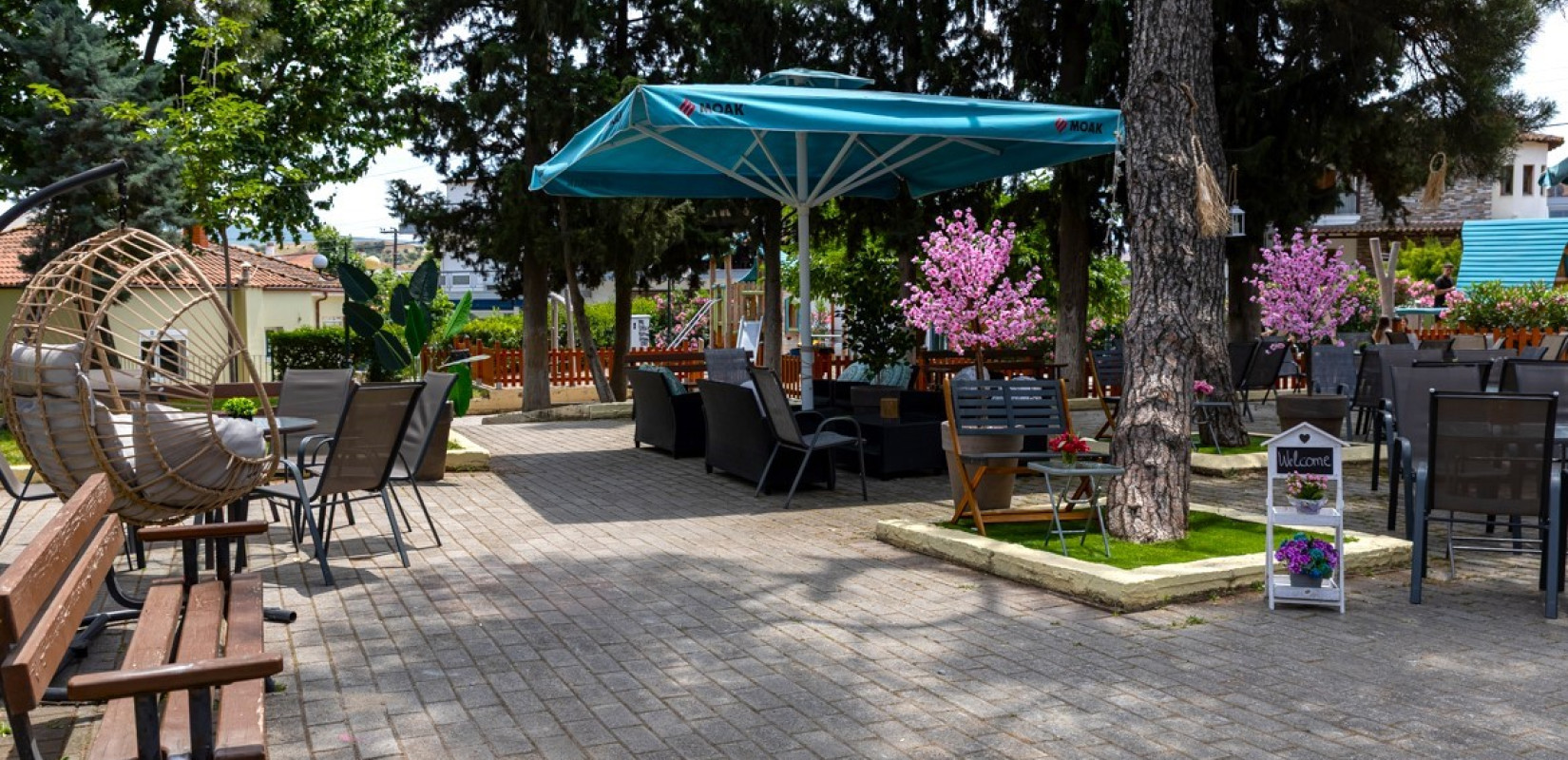 De Stijl cafe-bar: Μια ανάσα δροσιάς και χαλάρωσης στους Ταγαράδες Θεσσαλονίκης