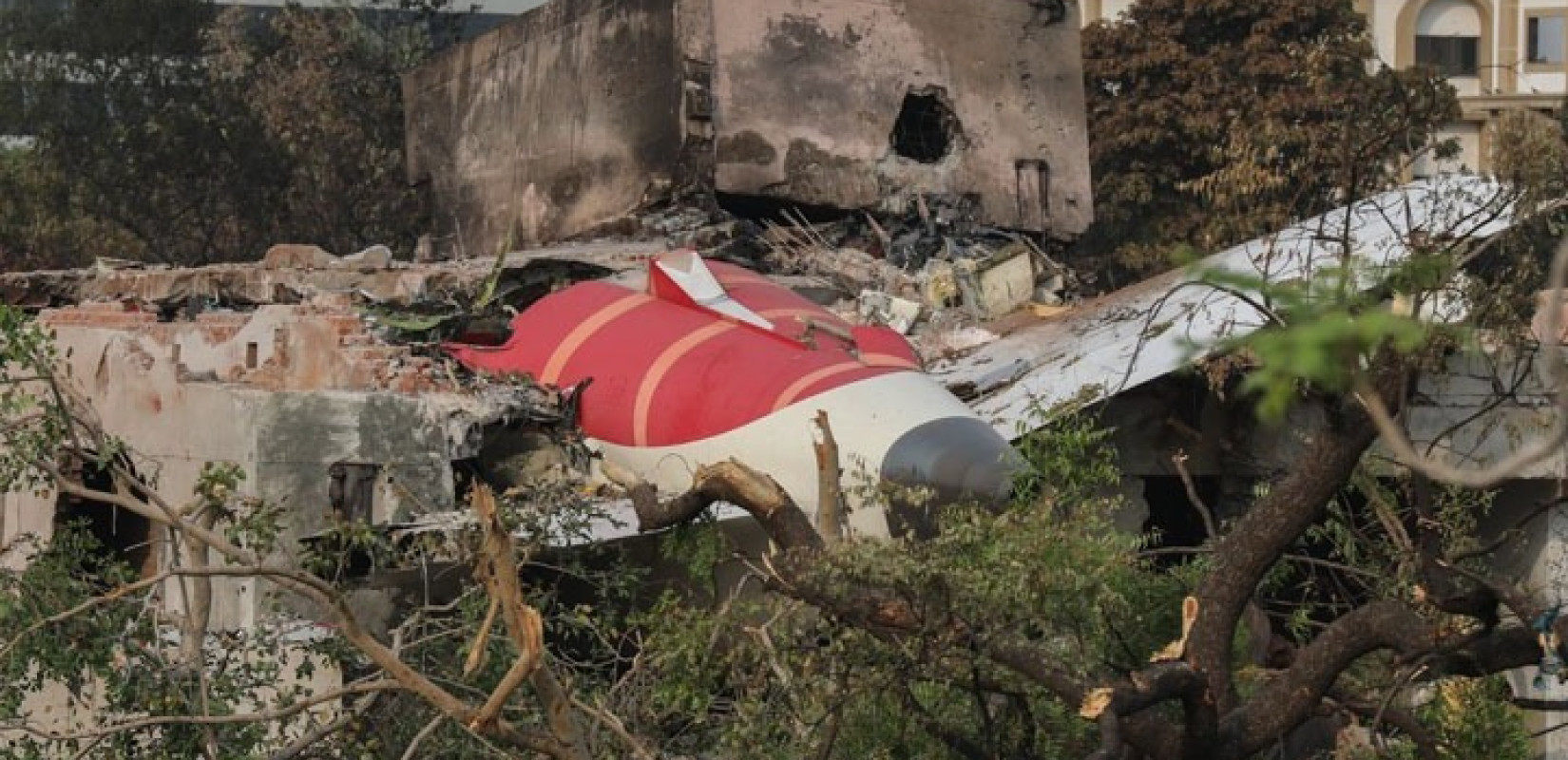 Συντριβή Boeing 787 της Air India: Στους 279 οι νεκροί