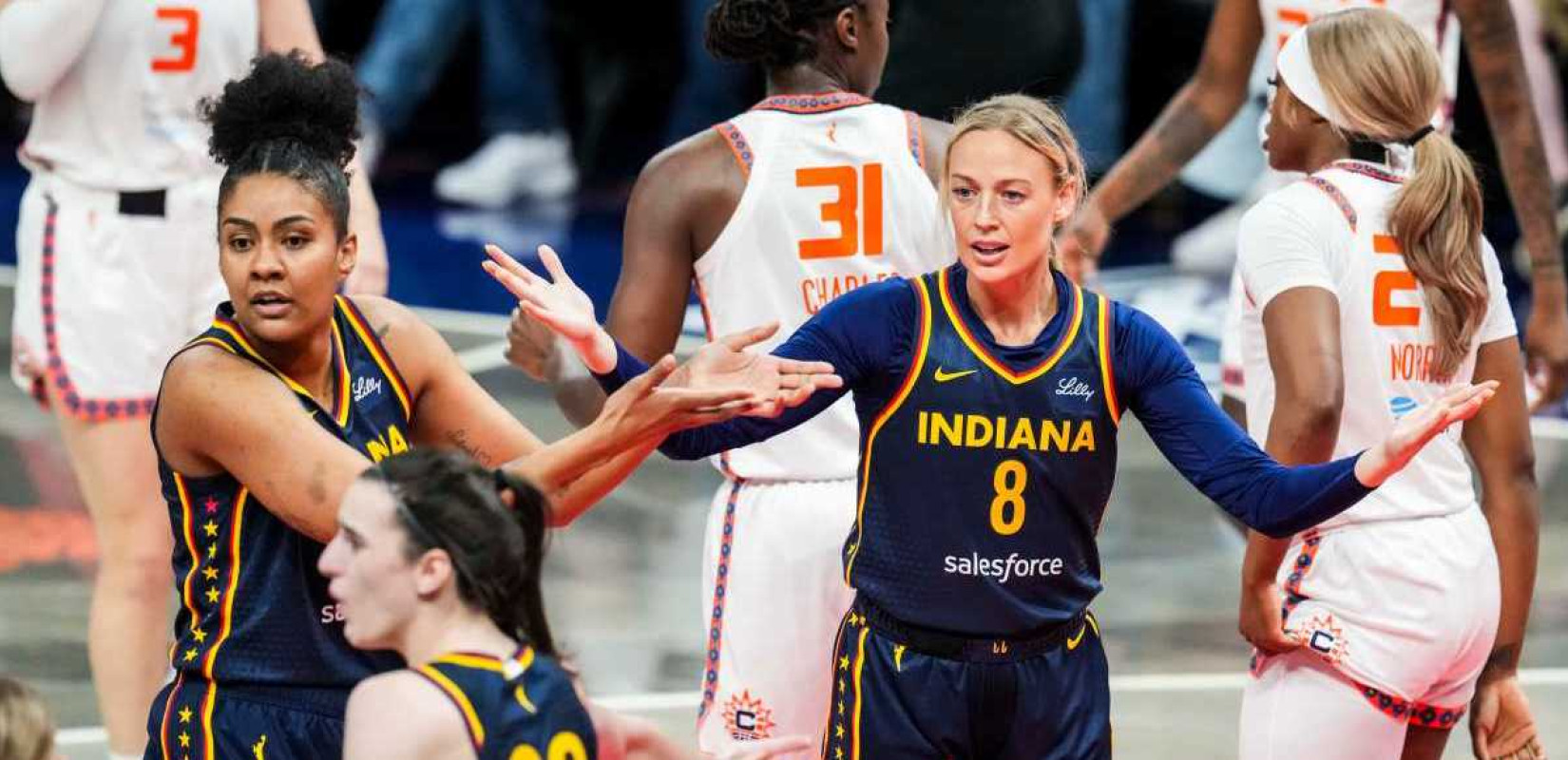 Χαμός σε αγώνα του WNBA: Παίκτρια πέταξε αντίπαλό της στο παρκέ, ακολούθησαν δύο γενικευμένες συρράξεις και τρεις αποβολές (βίντεο)