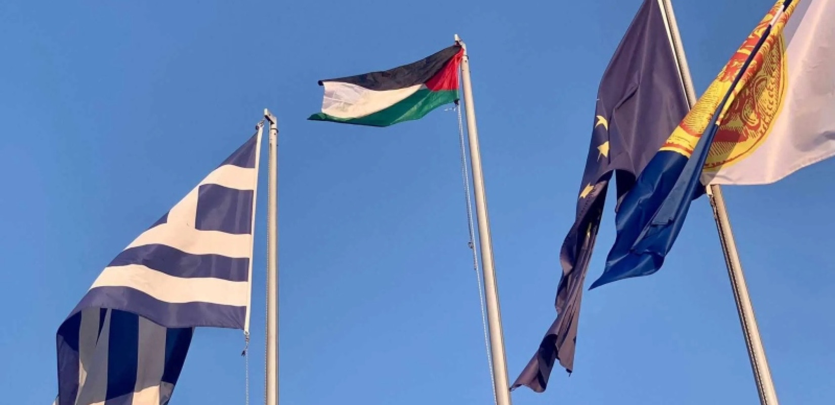 Δημαρχείο Θεσσαλονίκης: Προσαγωγές μελών της «Πόλης Ανάποδα» μετά από συμβολική ενέργεια υπέρ της Παλαιστίνης