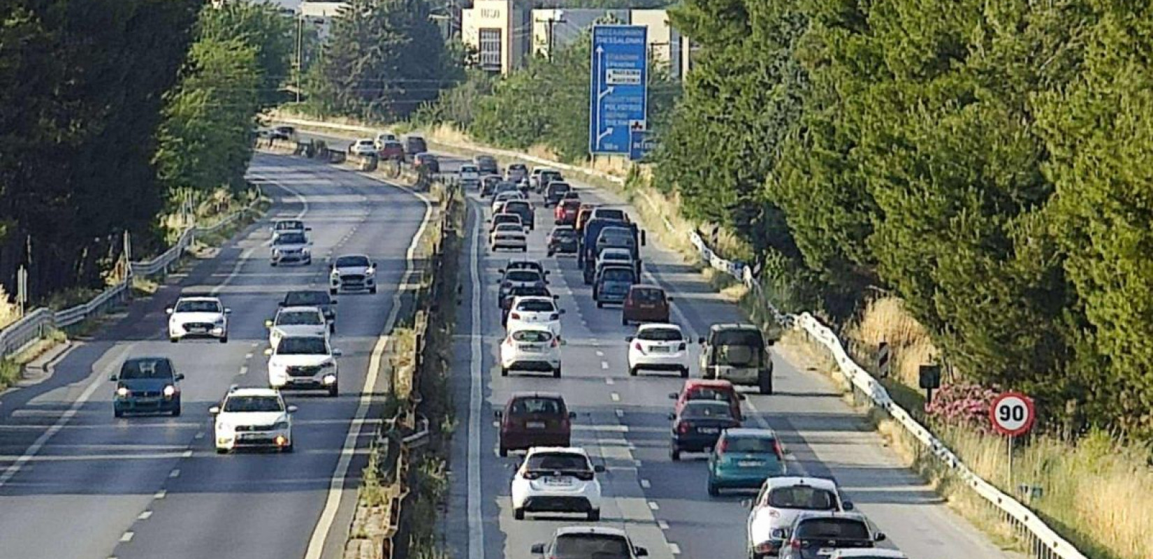 «Έμφραγμα» στους δρόμους-εξόδους της Θεσσαλονίκης - Κίνηση από τις εξορμήσεις στις παραλίες