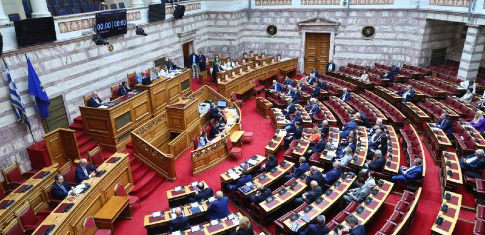 Βουλή - Προανακριτική για τα Τέμπη: Σφοδρή πολιτική αντιπαράθεση με 13+1 κάλπες (Live)