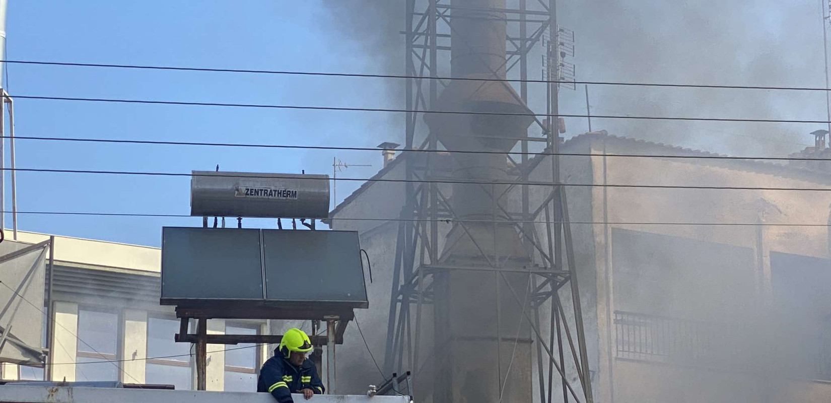 Θεσσαλονίκη: Φωτιά ξέσπασε σε κατάστημα εστίασης στον Εύοσμο (βίντεο)