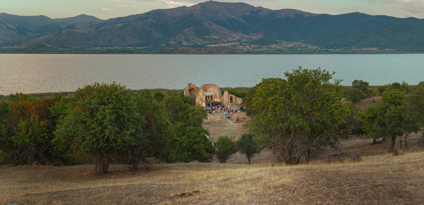 TRIETHNÉS FESTIVAL: Ένα νέο φεστιβάλ σύγχρονης μουσικής «προσγειώνεται» στις Πρέσπες