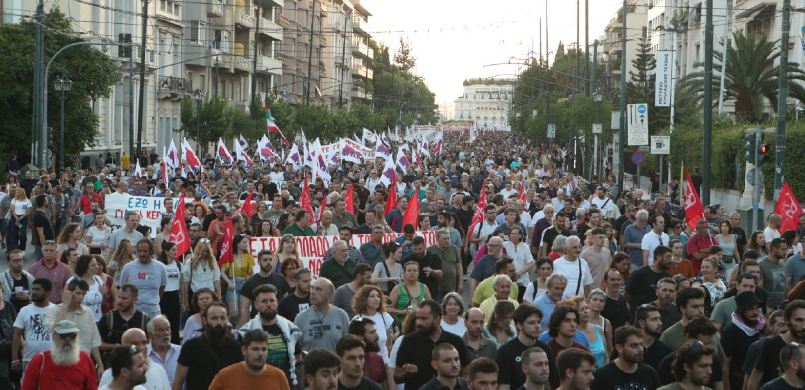 Αντιπολεμικό συλλαλητήριο στο Σύνταγμα - «Η Ελλάδα δεν πρέπει να γίνει συνένοχος»