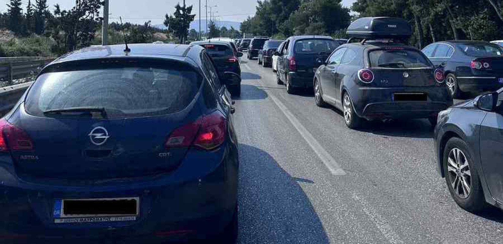 Θεσσαλονίκη: Μποτιλιάρισμα στο Cosmos από τους εκδρομείς του Σαββατοκύριακου και τους πρώτους αδειούχους Ιουλίου