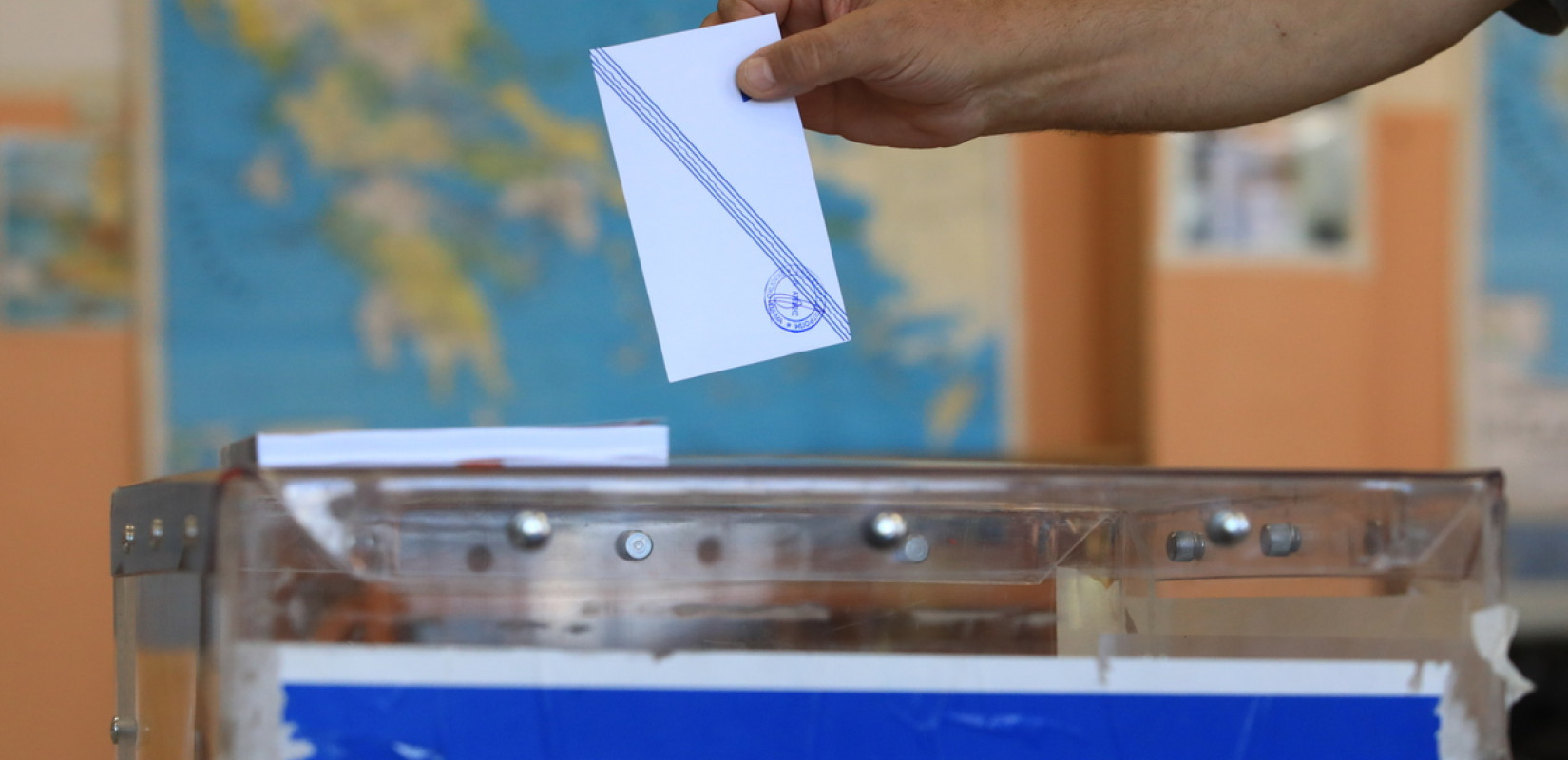 Πώς ψηφίζουν και πώς αξιολογούν οι Θεσσαλονικείς - Πρώτη στην πρόθεση ψήφου η ΝΔ - Τα προβλήματα, το Μετρό, το FlyOver, η ΔΕΘ και το Thess INTEC