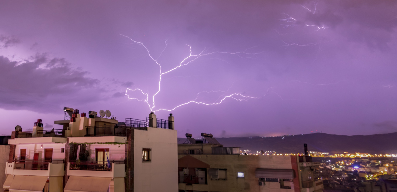 Χάρτες: Κεντρική και Βόρεια Ελλάδα στο μάτι της κακοκαιρίας - Έπεσαν σχεδόν 19.000 κεραυνοί