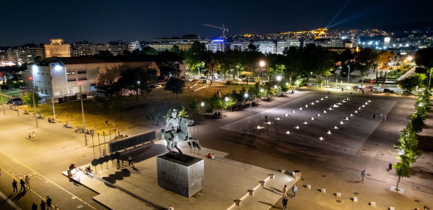 Στ, Αγγελούδης για τη φωταγώγηση του αγάλματος του Μ. Αλεξάνδρου: «Η Νέα Παραλία ανακτά βήμα προς βήμα την αίγλη της»