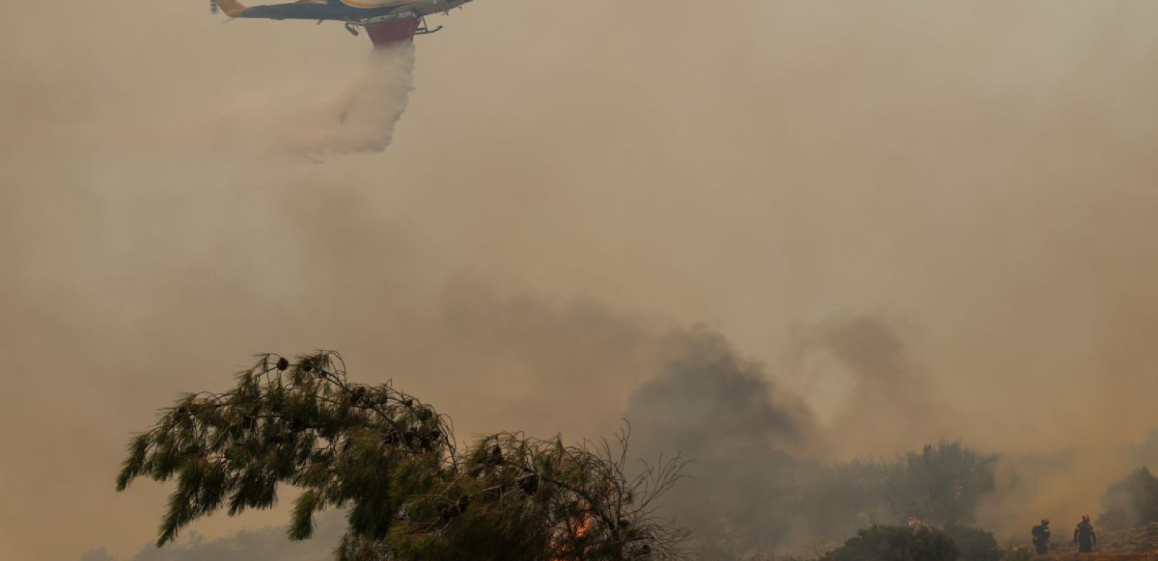 Χίος: Νύχτα αγωνίας με τον «εφιάλτη» της φωτιάς - Συνεχείς εκκενώσεις χωριών, καταστροφές και υποψίες για εμπρησμό (βίντεο)