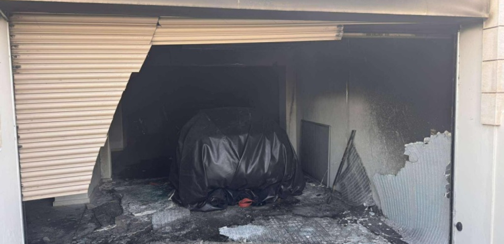 Θεσσαλονίκη: Στις φλόγες υπόγειο μονοκατοικίας μετά από φωτιά σε υβριδικό όχημα στη Θέρμη