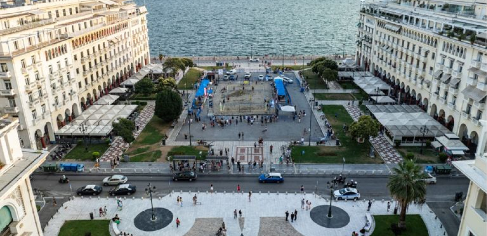 H Θεσσαλονίκη ετοιμάζεται να παίξει μπιτς χάντμπολ στην πλατεία Αριστοτέλους