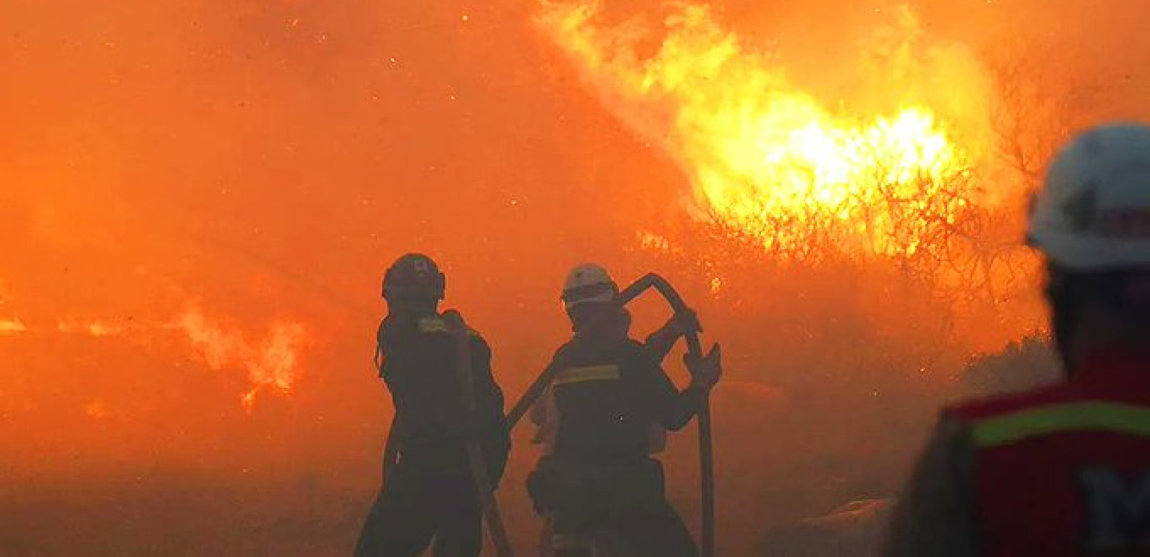 Τουρκία: Φωτιές απειλούν τον αυτοκινητόδρομο Σμύρνης-Τσεσμέ - Νεκρός ένας 80χρονος