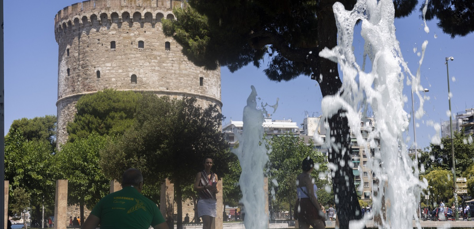 Στο κόκκινο ο υδράργυρος από την Κυριακή - Πάνω από 40 βαθμούς Κελσίου η χώρα