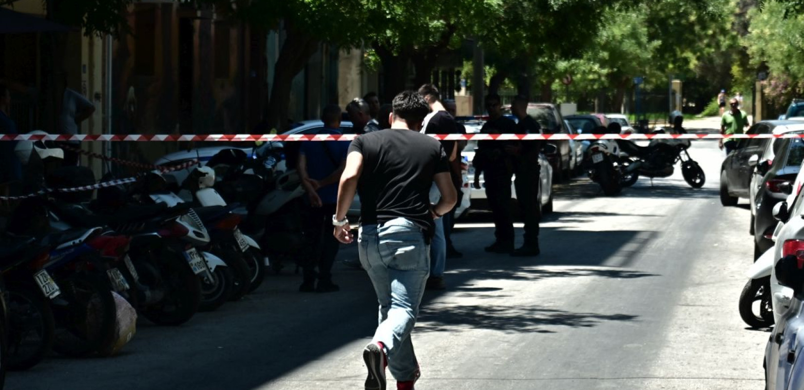 Κολωνός: Πυροβολισμοί σε καφετέρια με 2 τραυματίες (βίντεο)