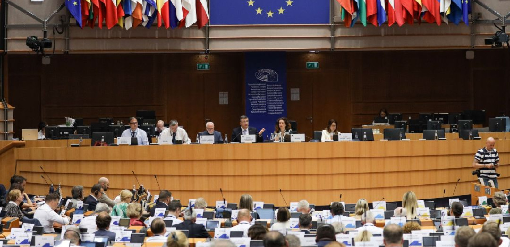 Κάλεσμα Τζιτζικώστα σε Περιφέρειες και Δήμους της ΕΕ να συμμετέχουν ενεργά στη χάραξη της νέας στρατηγικής της ΕΕ για τον τουρισμό
