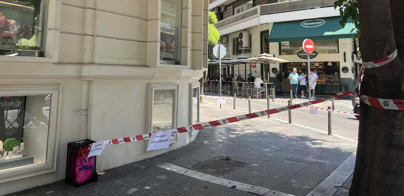 Θεσσαλονίκη: Σοβάδες αποκολλήθηκαν από μπαλκόνι στην Τσιμισκή - Αποκλείστηκε τμήμα του πεζοδρομίου