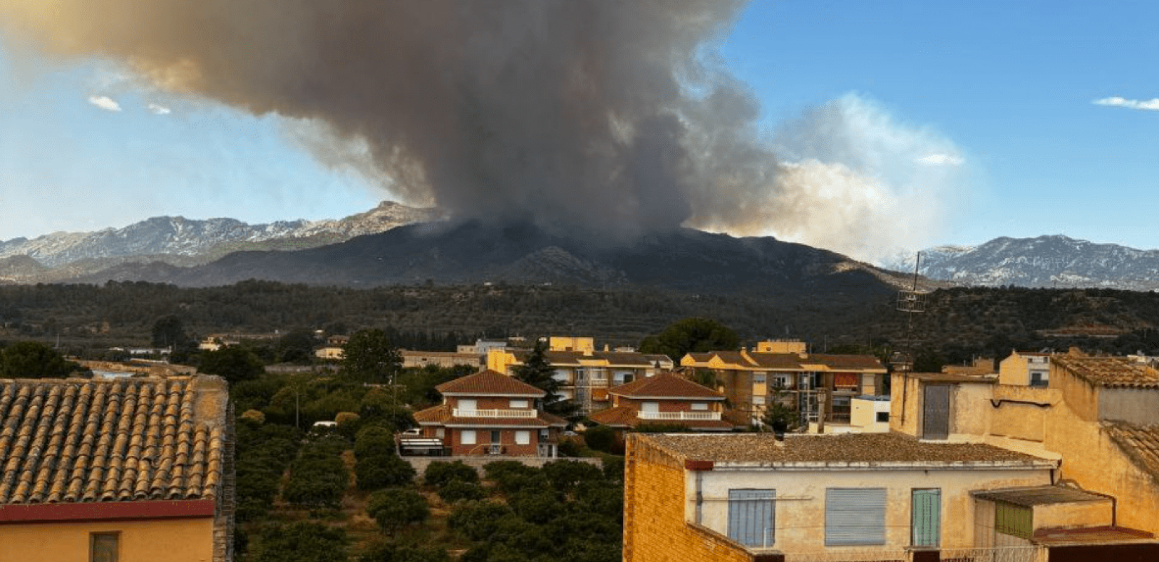 Ισπανία: Συνεχίζει η πυρκαγιά στην Ταραγόνα - Κάηκαν 32.000 στρέμματα δασικής έκτασης (βίντεο)