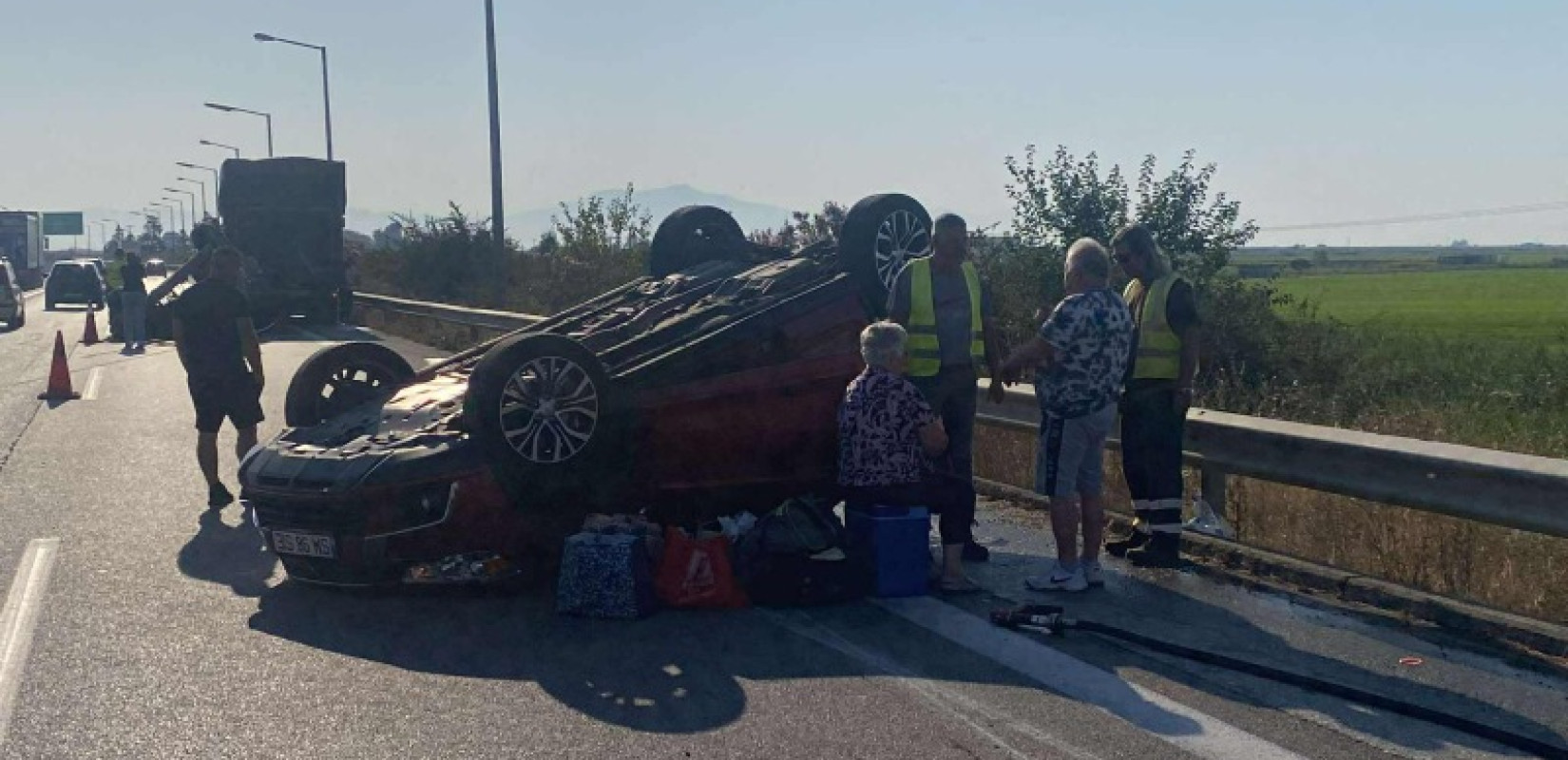 Θεσσαλονίκη: Τροχαίο ατύχημα στα Μάλγαρα - Αποκολλήθηκε ρυμουλκούμενο από νταλίκα και ανετράπη ΙΧ με ξένες πινακίδες