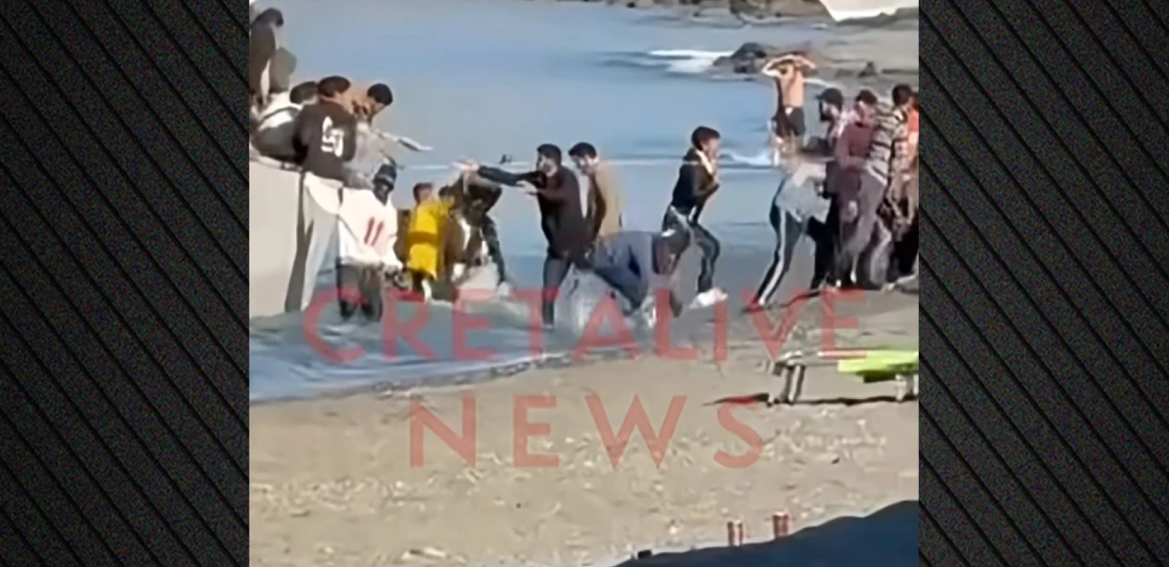 «Απόβαση» παράνομων μεταναστών σε παραλία με λουόμενους - Δείτε βίντεο