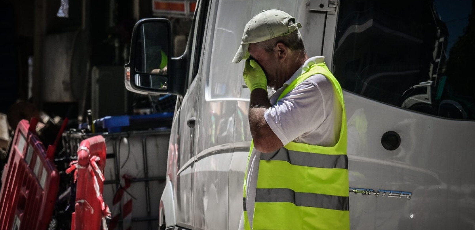 Υποχρεωτική παύση εργασιών σε υπαίθριες δραστηριότητες αύριο 28 Ιουλίου, λόγω καύσωνα - Σε ποιες περιοχές
