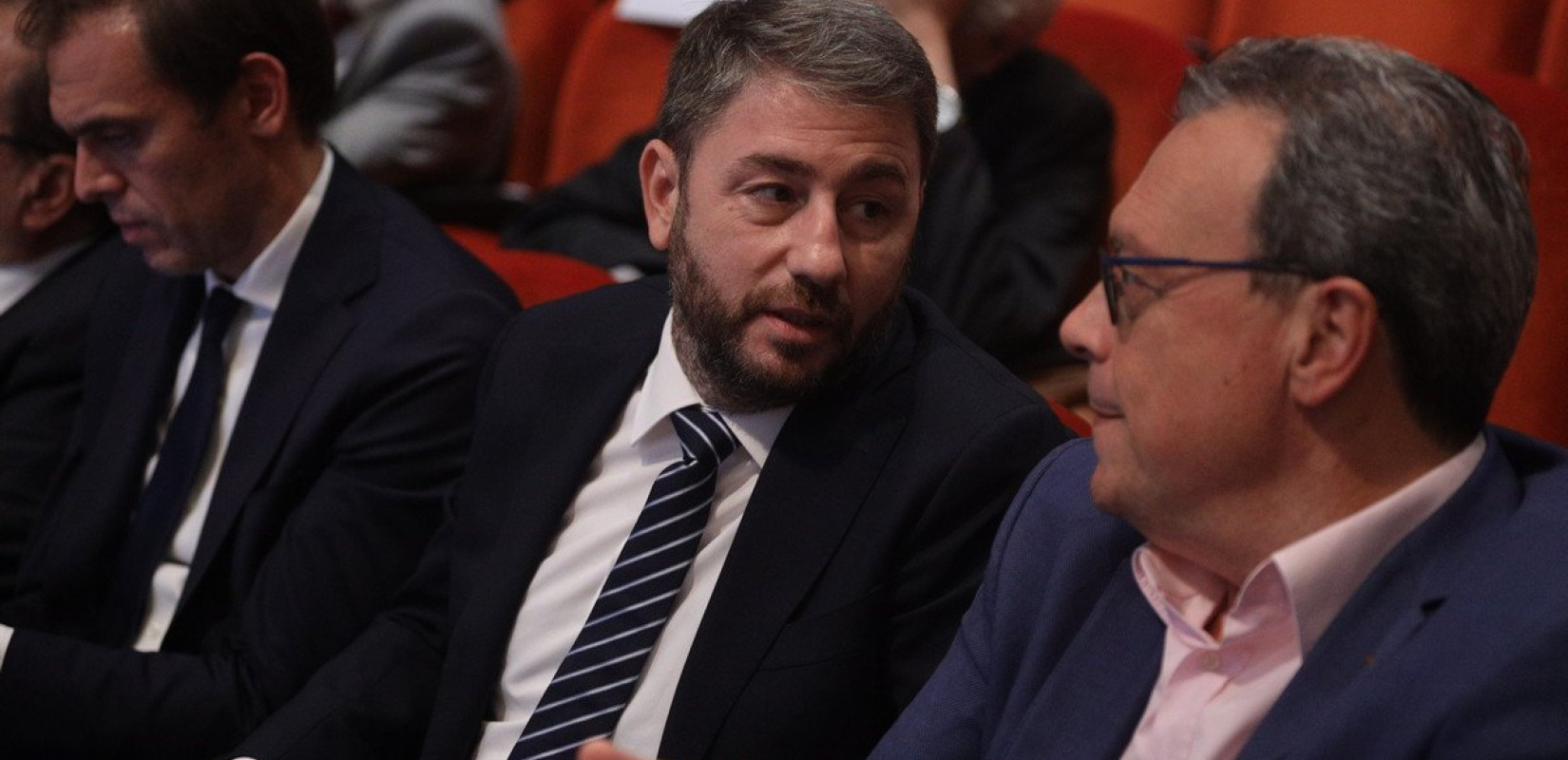 Ο διμέτωπος αγώνας για ΠΑΣΟΚ και ΣΥΡΙΖΑ και η σφοδρή επίθεση στην κυβέρνηση