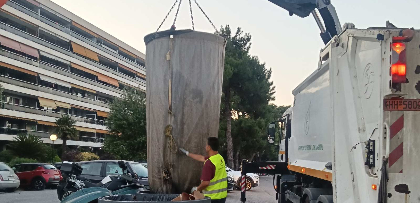 Δήμος Καλαμαριάς: Καθημερινός καθαρισμός και απολύμανση υπόγειων και πράσινων κάδων