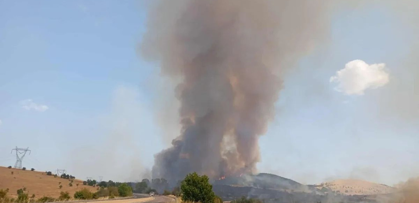 Κοζάνη: Στον άξονα της Εγνατίας Οδού μετακινείται η φωτιά - «Πύρινη λαίλαπα» σε Κύθηρα, Μεσσηνία, Εύβοια, αναζωπυρώσεις σε Εύβοια και Κορινθία