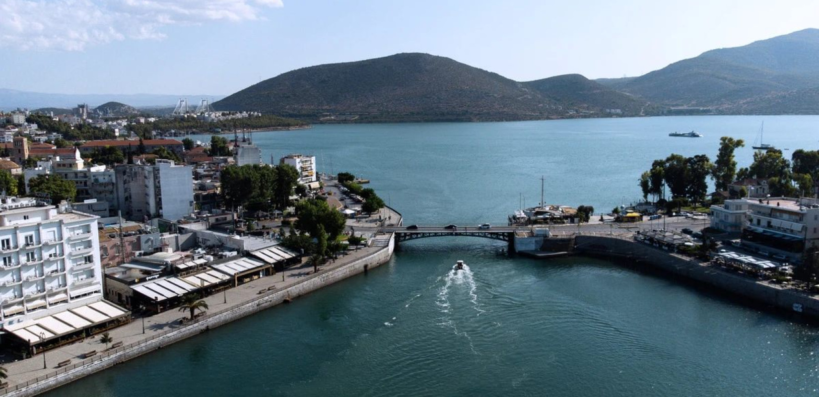 Κυκλοφοριακό χάος στη Χαλκίδα - «Κόλλησε» η παλιά γέφυρα του Ευρίπου (βίντεο)