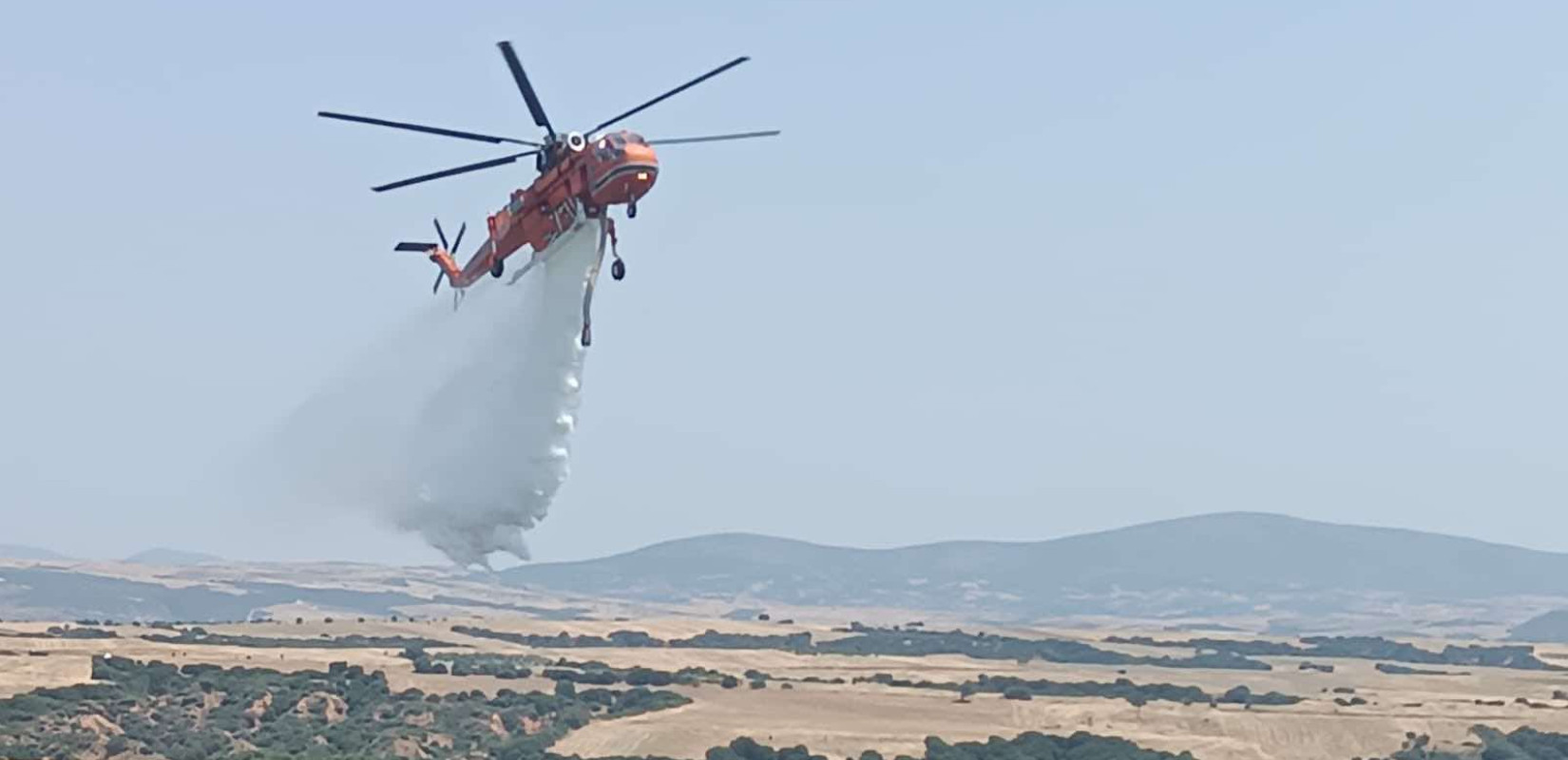 Θεσσαλονίκη: Από παρατημένο φλεγόμενο αμάξι ξεκίνησε η φωτιά στο Κάτω Σχολάρι