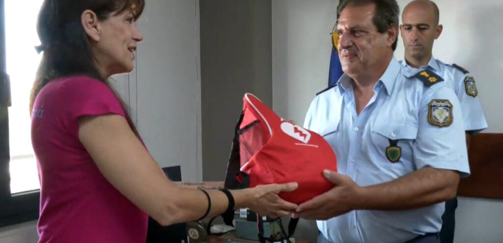 Δωρεά απινιδωτών του συλλόγου «ΑΓΑΠΗ - Βασιλικής Κόμνου» στην Τροχαία Θεσσαλονίκης