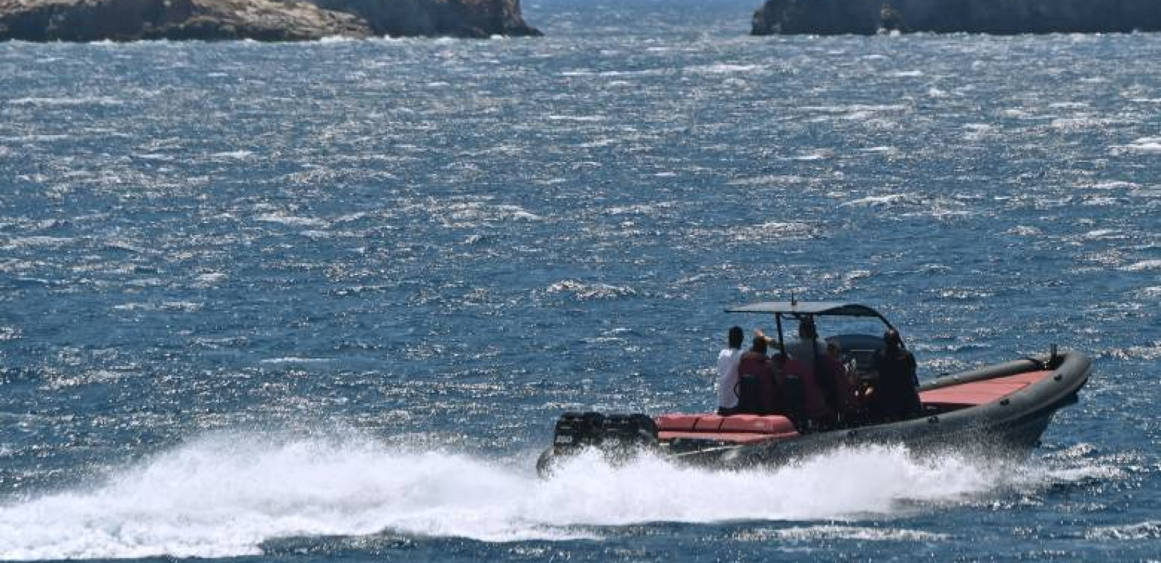 Ιταλία: Περίπου 140 λουόμενοι απομακρύνθηκαν με ταχύπλοα από την περιοχή Βιλασιμίους της Σαρδηνίας