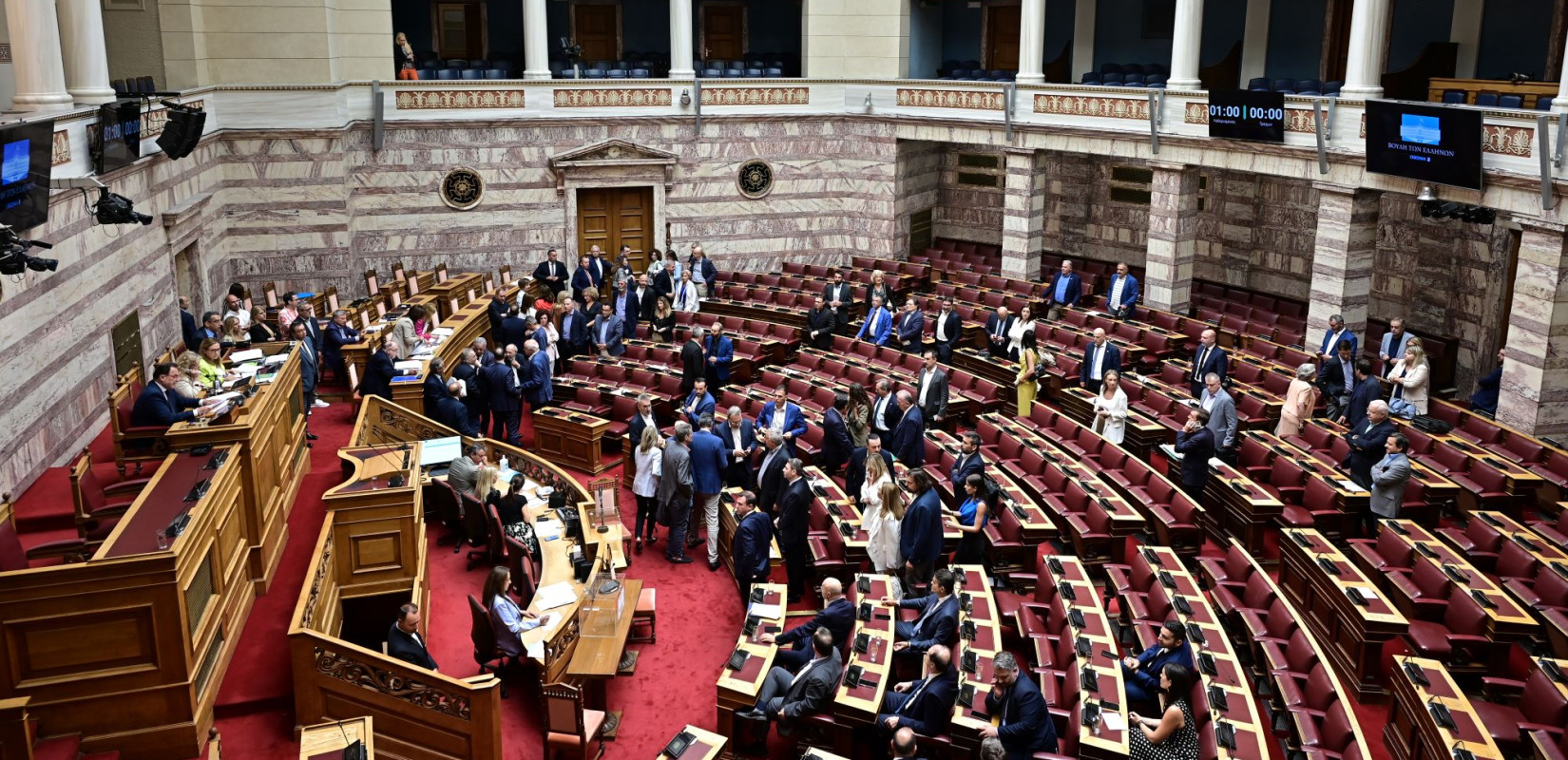 Άνω - κάτω η Βουλή: Αναβολή της ψηφοφορίας για την Προανακριτική για τον ΟΠΕΚΕΠΕ ζήτησε το ΠΑΣΟΚ - Tο αίτημα απορρίφθηκε εν μέσω αντιδράσεων - Αποχώρησε η αντιπολίτευση