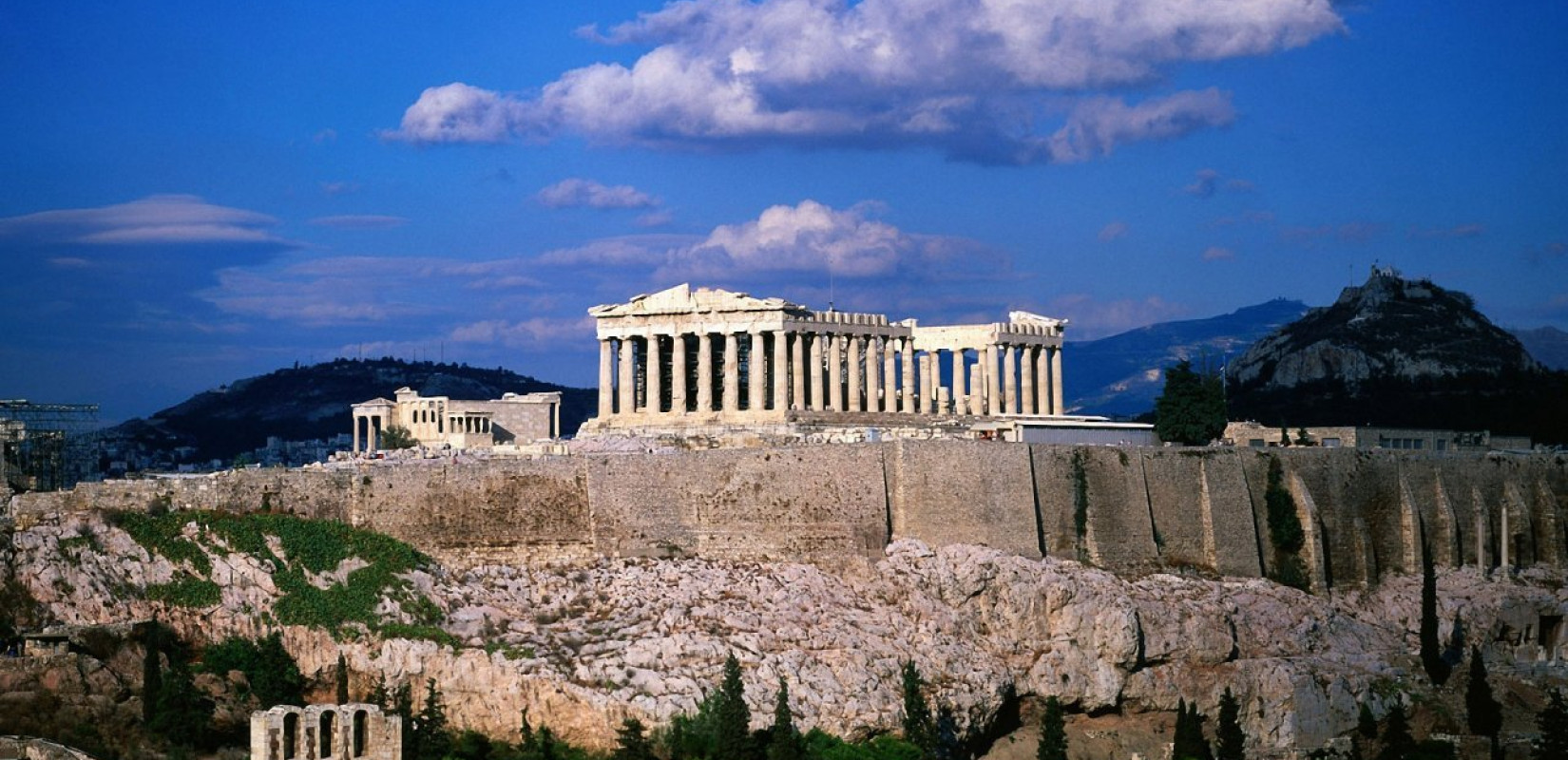 Αφιέρωμα του Forbes στο οικονομικό άλμα της Ελλάδας και στο «θαύμα» του Χρηματιστηρίου