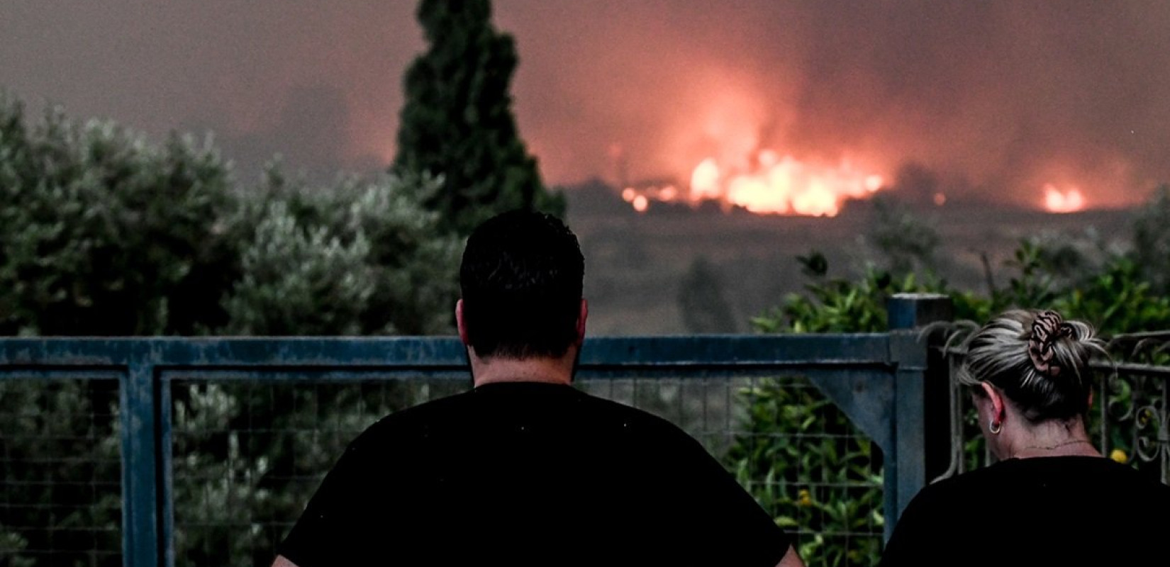 Σε πύρινο κλοιό η μισή Ελλάδα - Δύσκολη νύχτα σε Βόλβη, Πάτρα, Χίο, Ζάκυνθο, Πρέβεζα και Βόνιτσα (βίντεο)