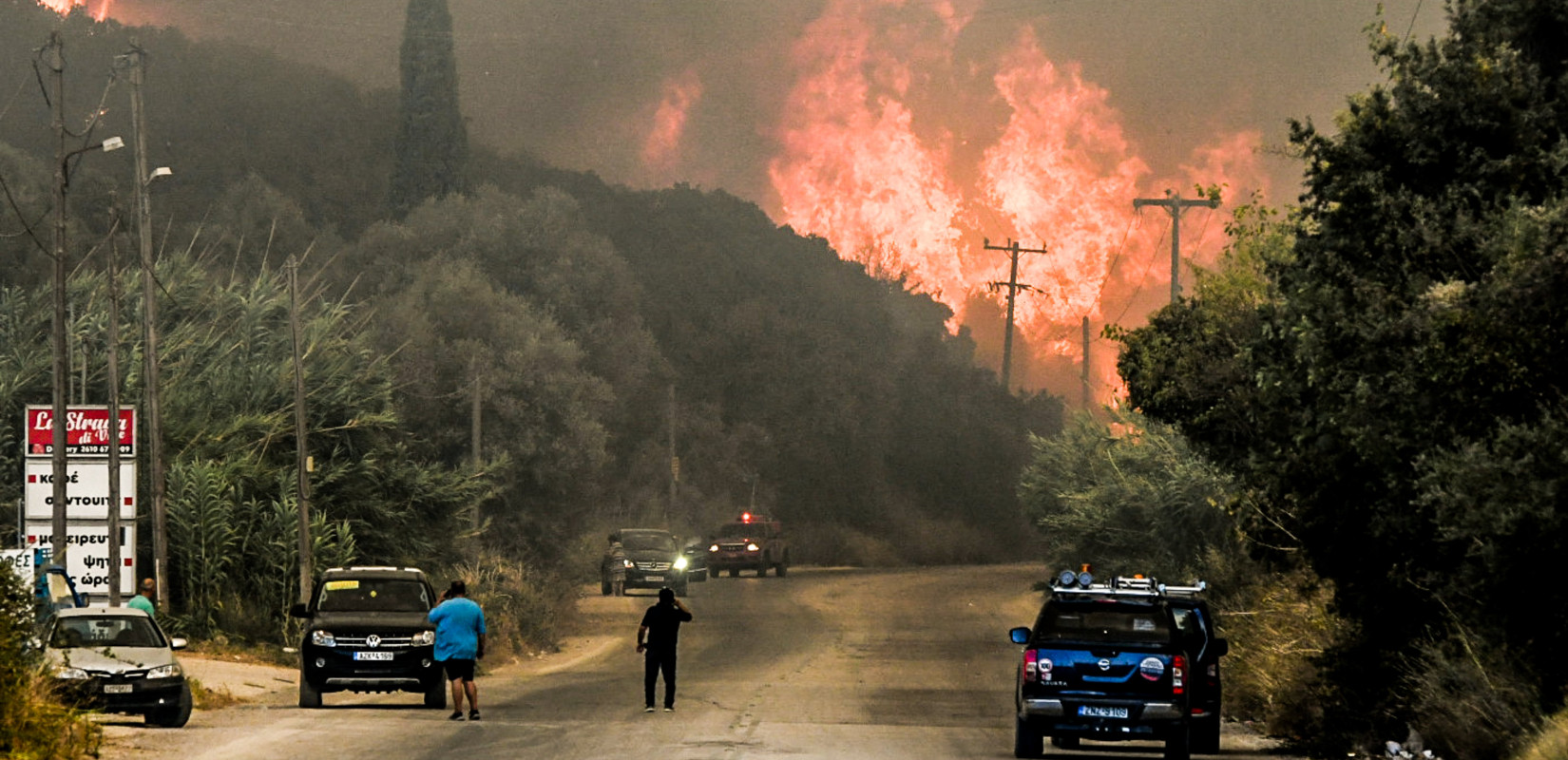 Δυτική Αχαΐα: Νέα μηνύματα του 112 για εκκένωση - Δεύτερο μέτωπο στο Πλατάνι - Με εννέα μποφόρ πνέουν οι άνεμοι